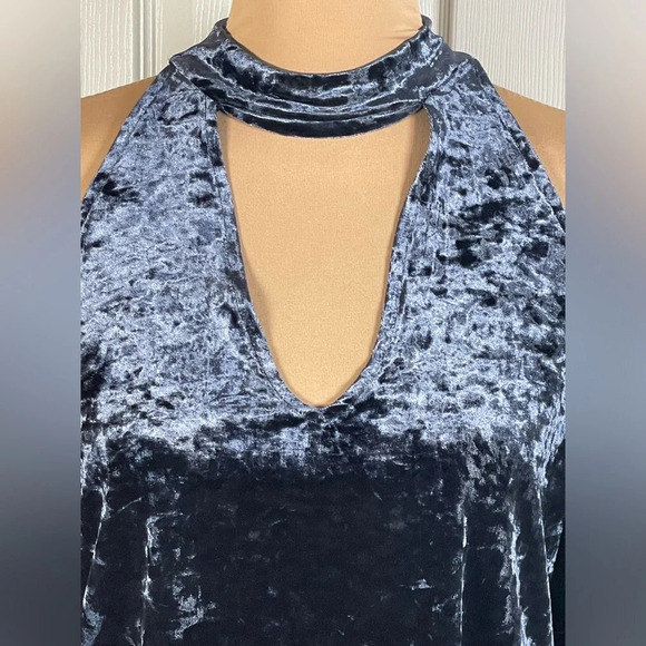 American Eagle Outfitters Crushed Velvet Cold Shoulder Swing Top Size Small NWT - Picture 6 of 11